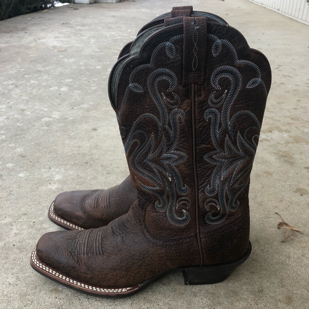 Ariat women’s boots brown w blue accent size 6.5